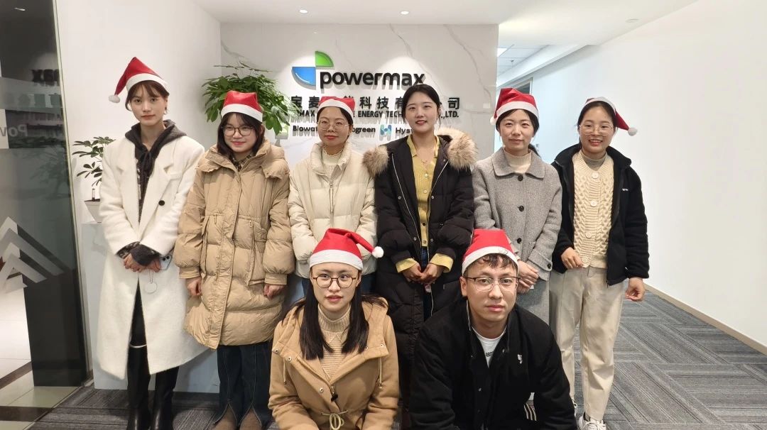 宝麦绿能圣诞活动 团队建设游戏 圣诞树许愿 企业精神.jpg